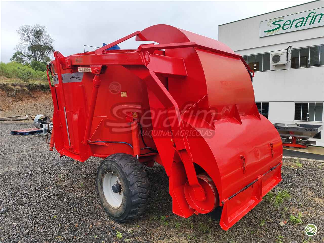 IMPLEMENTOS AGRICOLAS VAGAO VERTICAL VAGAO VERTICAL AUTO-CARREGÁVEL Serafim Máquinas Agrícolas IRATI PARANÁ PR